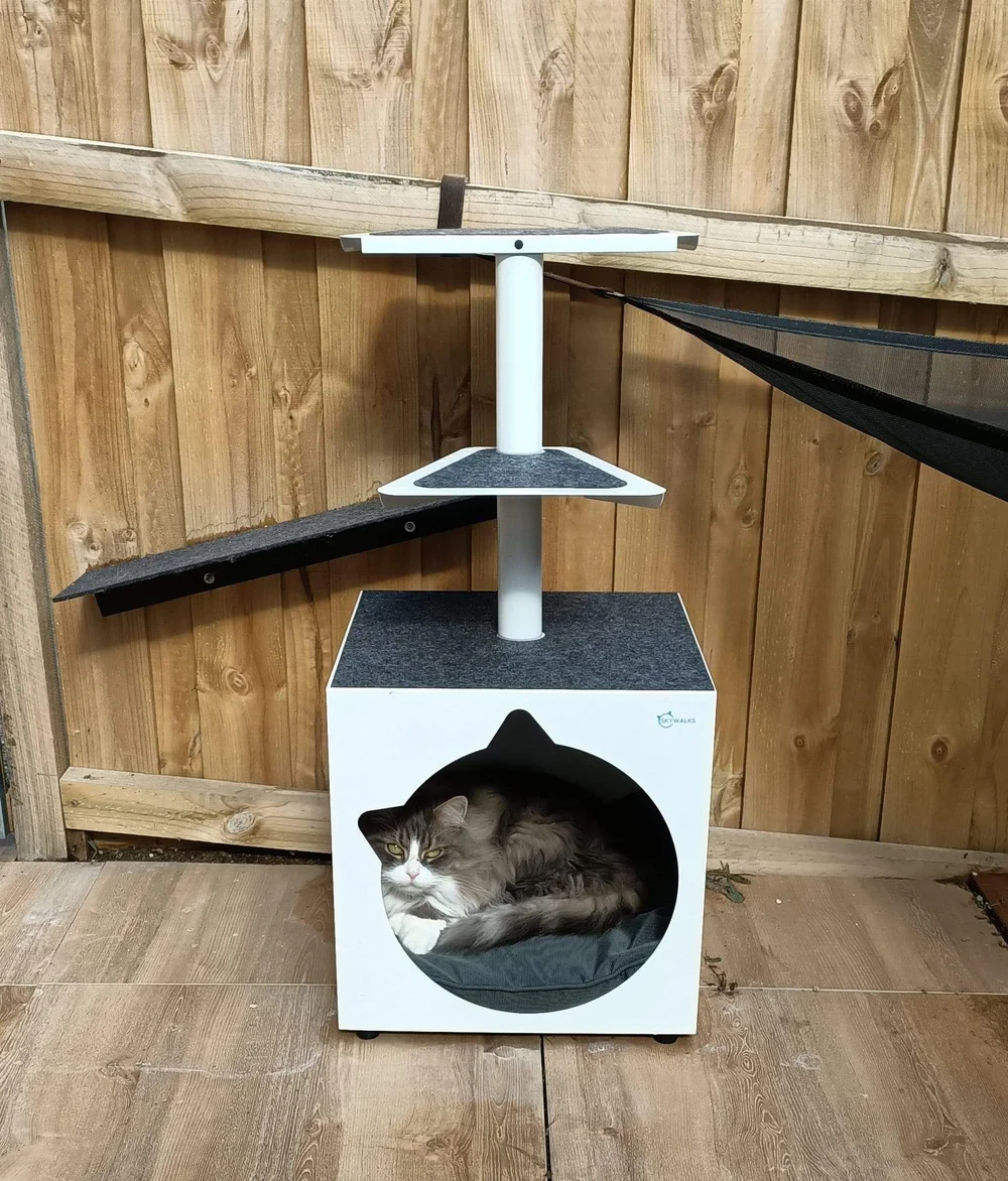 Skywalks Outdoor Cat Climbing Tree and Shelter